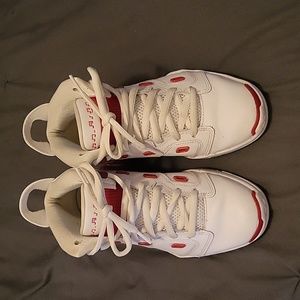Boys 5Y Jordan Sneakers